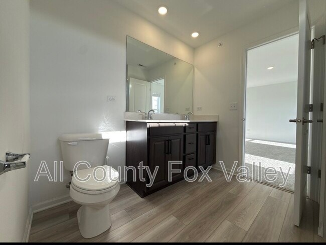 Building Photo - 1135 White Oak Cir