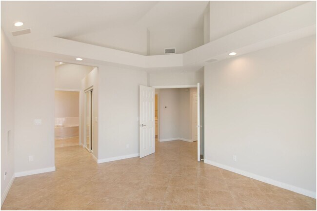 Building Photo - Oceanfront Penthouse in Huntington Beach!!