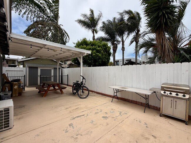 Building Photo - Classic Carlsbad Beach Bungalow