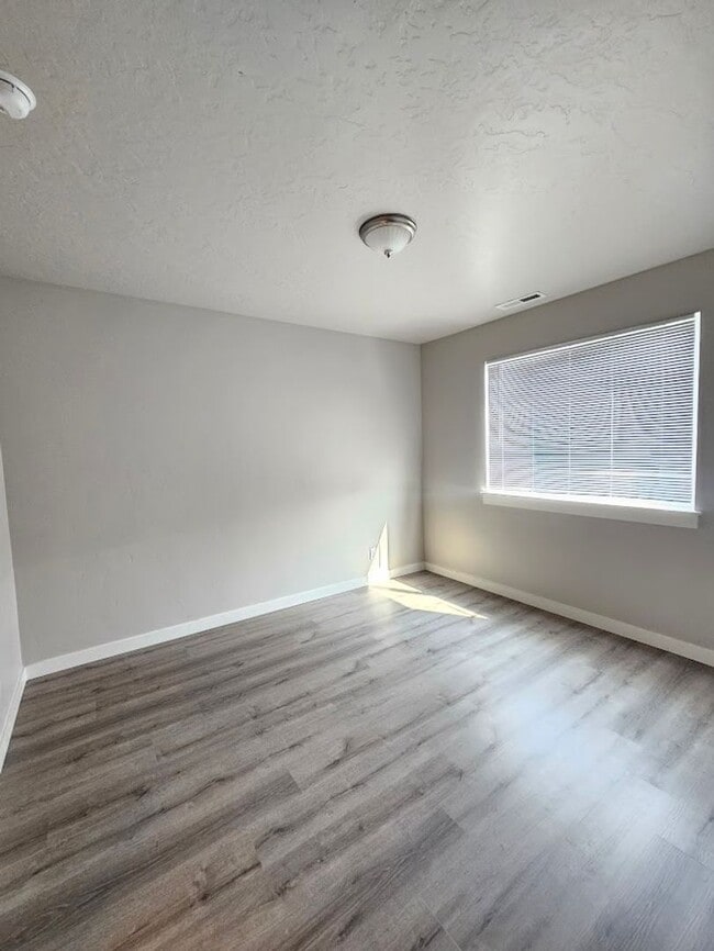 Building Photo - 1011 Pirate Cove Wy