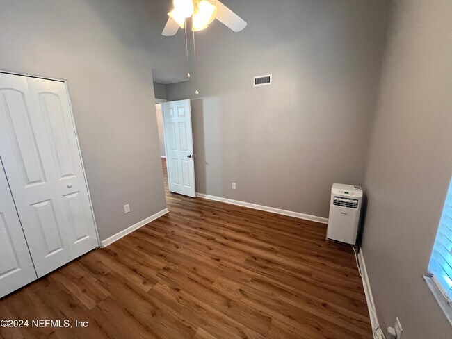 Building Photo - 8160 San Jose Manor Dr E