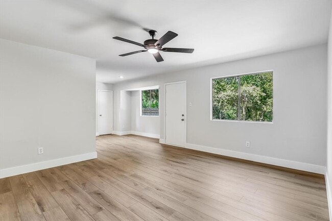 Building Photo - 736 Wales Way