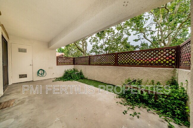Building Photo - 8331 Vineyard Ave