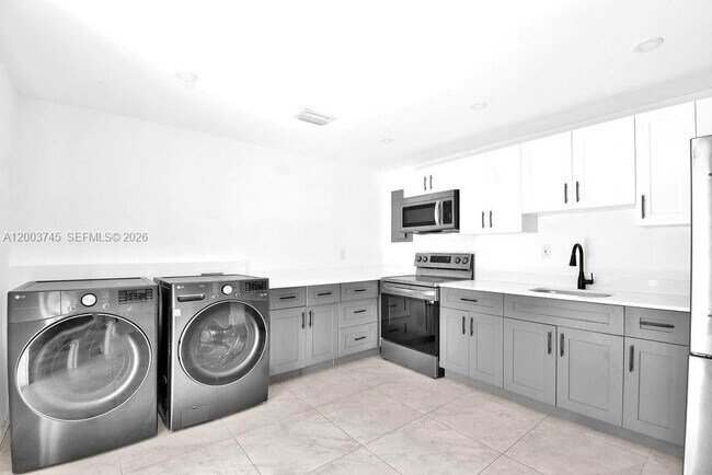 Building Photo - 1102 NW 103rd St