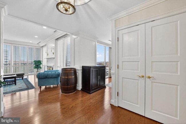 Building Photo - 1300 Army Navy Dr