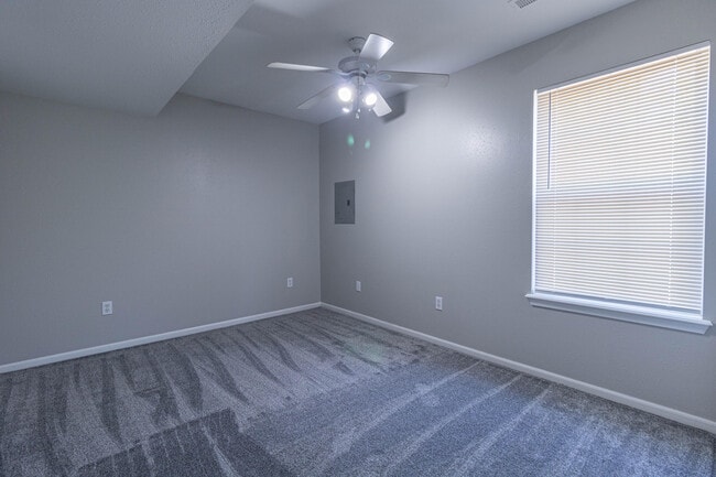 Building Photo - 1507 Raleigh Dr