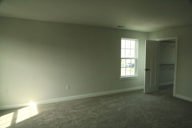 Building Photo - 1331 Darling Dr