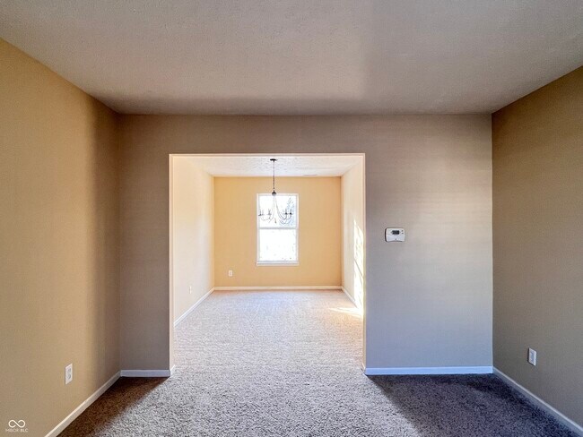 Building Photo - 5913 Sandalwood Dr