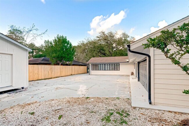 Building Photo - 2509 Maroneal St