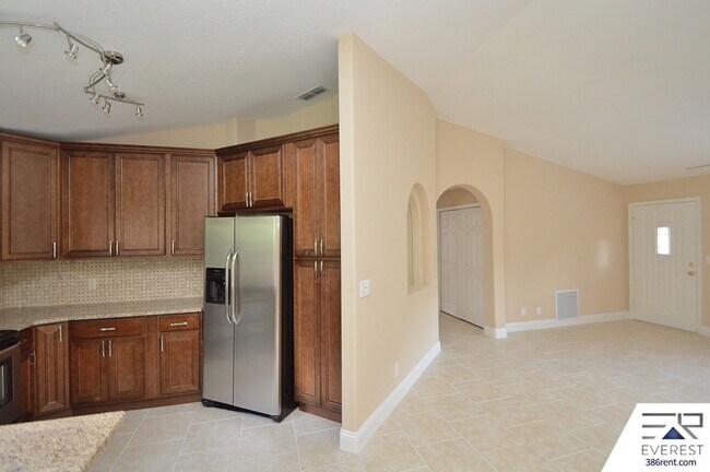 Building Photo - 5 Biddleson Pl