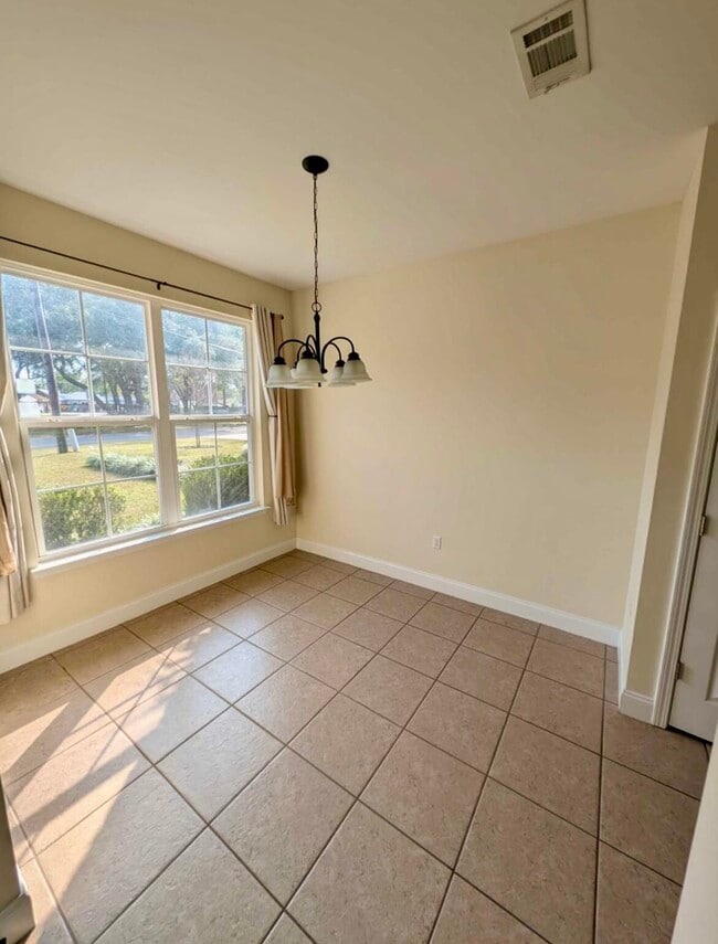 Building Photo - 204 Spencer Pl