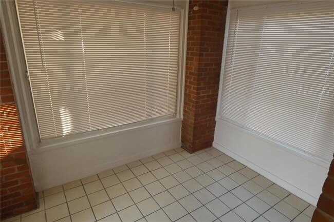 Building Photo - 210 43rd Ave N