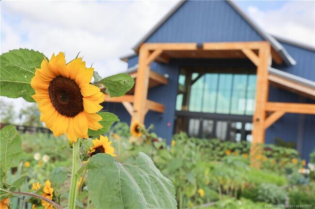 Building Photo - 950 SW Pr Ave