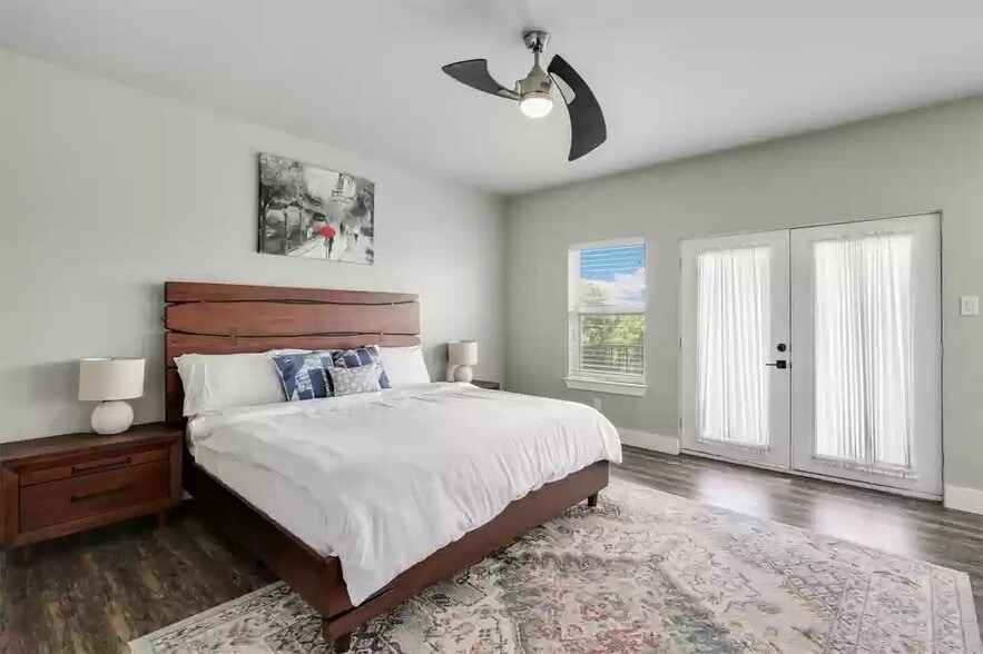 Building Photo - 4911 Alton Ave