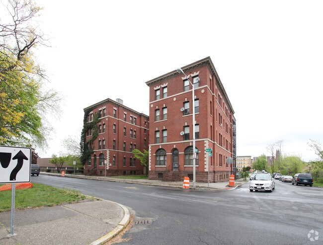 Primary Photo - 2147 Main St