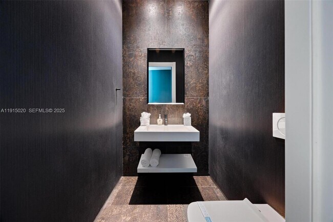 Building Photo - 77 SW 18th Terrace