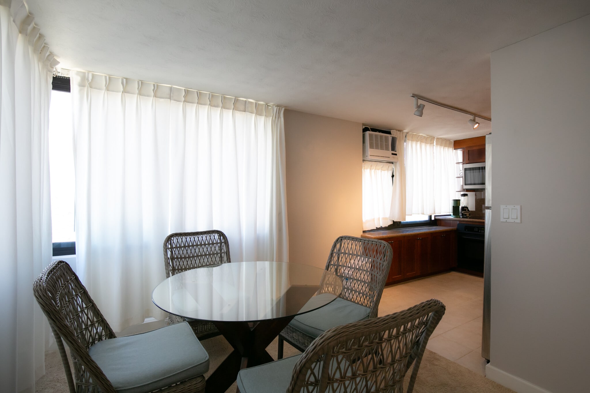 Building Photo - 343 Hobron Ln