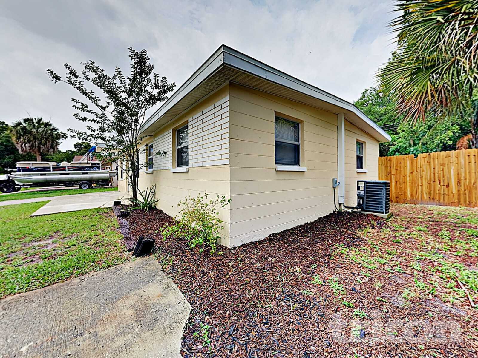 Building Photo - 651 12th Ave N