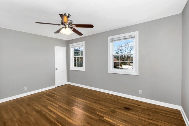 Building Photo - 207 Windham St SE