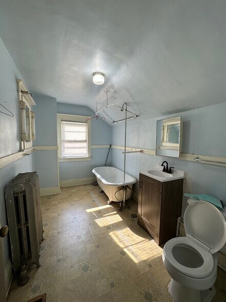 bathroom - 750 8th St