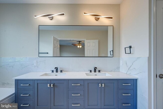 Building Photo - 7827 Crystal Brook Way