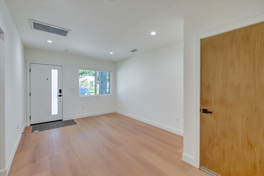 Building Photo - 5348 Thornburn St