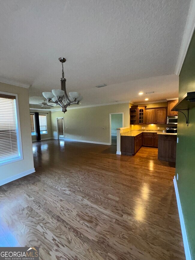 Building Photo - 102 Miller Dr