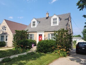 Building Photo - Cute 2 bedroom cape cod
