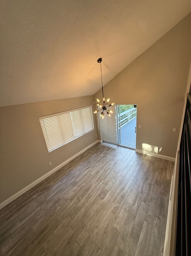 Building Photo - 621 Landings Pl