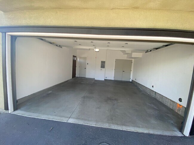 Building Photo - 4250 Cleveland Ave