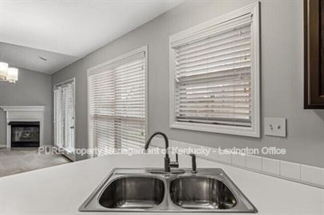 Building Photo - 872 Burkewood Dr