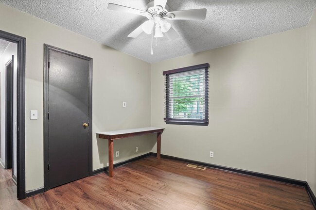Building Photo - 8141 Bonnafair Dr