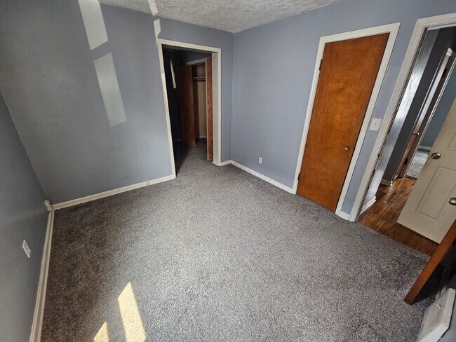 Building Photo - Spacious 3-Bedroom, 2-Bath South Euclid Home!