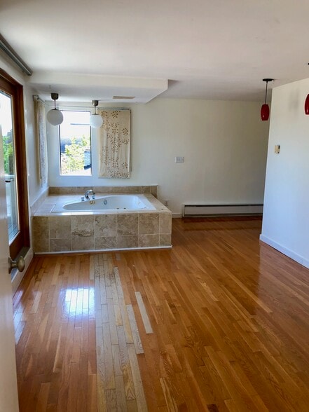 Primary bedroom - 10249 33rd Ave sw