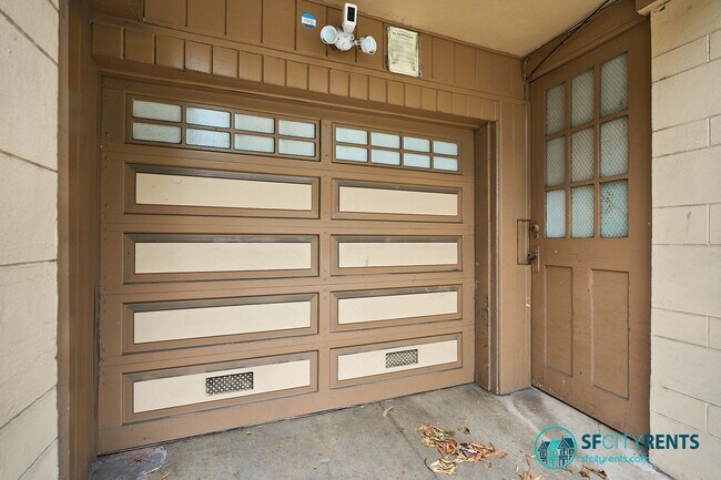 Building Photo - Haight/Ashbury: Top Floor w/ Garage Parkin...