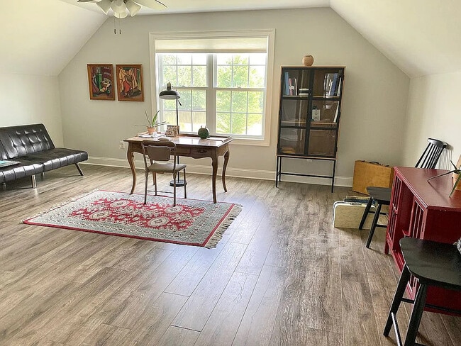 Building Photo - 248 Bluegrass Dr