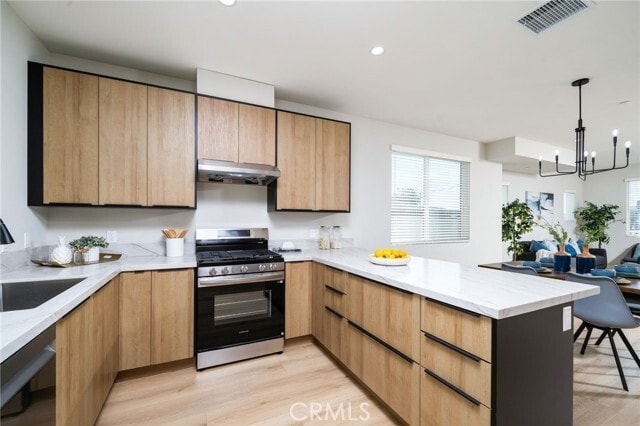 Building Photo - 798 N Amelia Ave