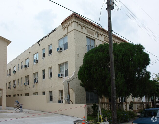 Building Photo - Laroche Apartments