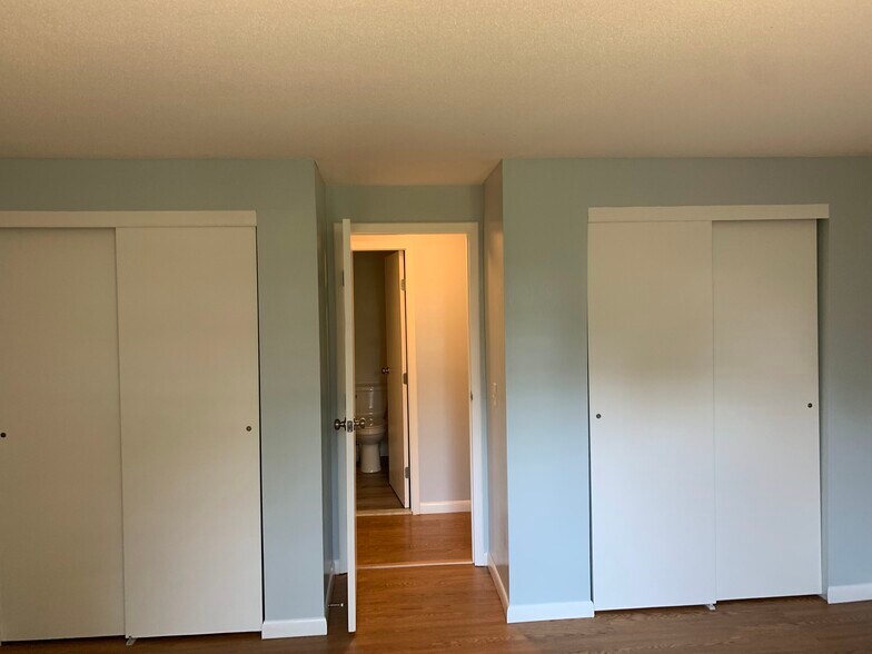 Building Photo - 18 Surrey Dr