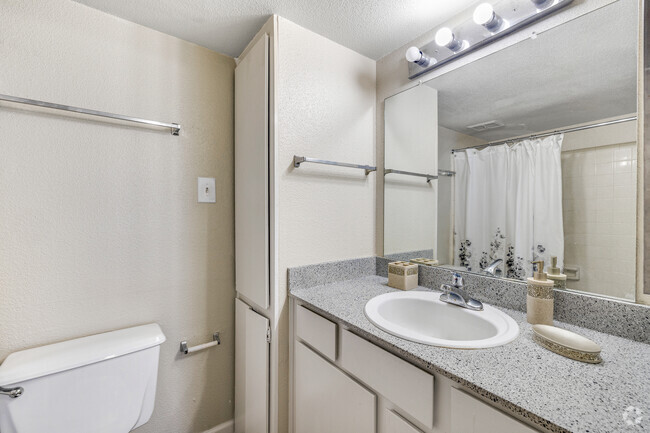 Interior Photo - 7979 Westheimer Apartments