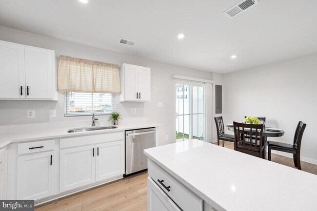 Building Photo - 7233 Statesman Blvd