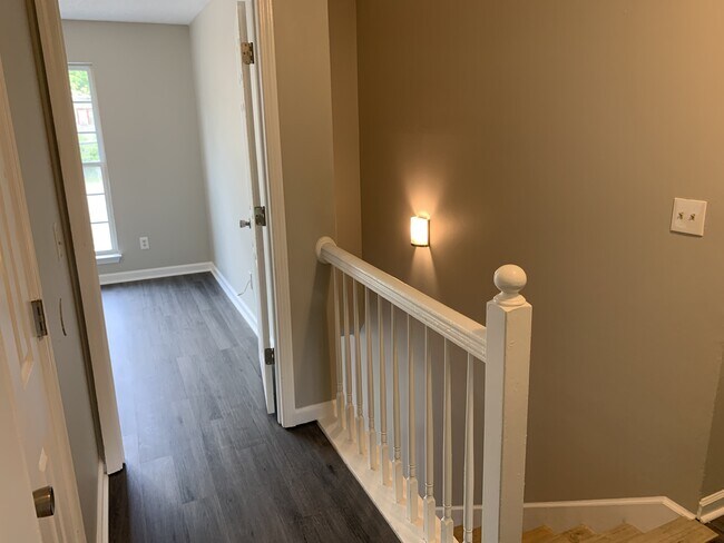 Building Photo - 1085 Garibaldi St SW