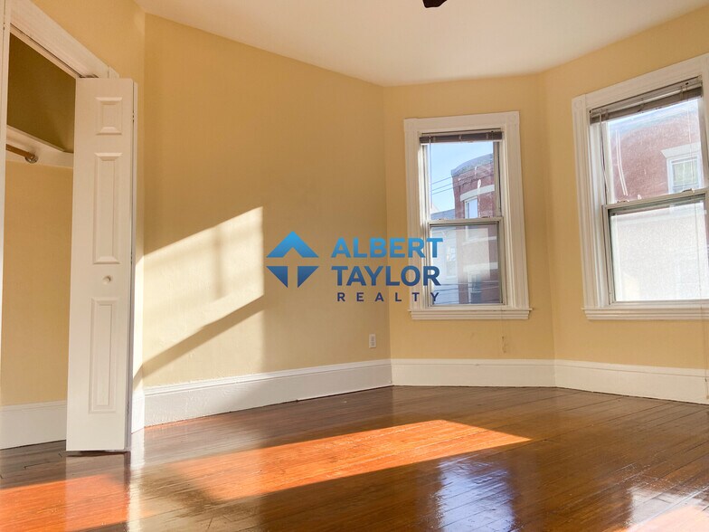 Building Photo - 19 Parker Hill Ave