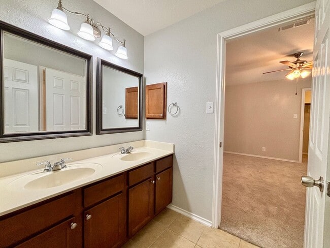 Building Photo - Welcome to this Big & Beautiful! 5 bed/3.5...