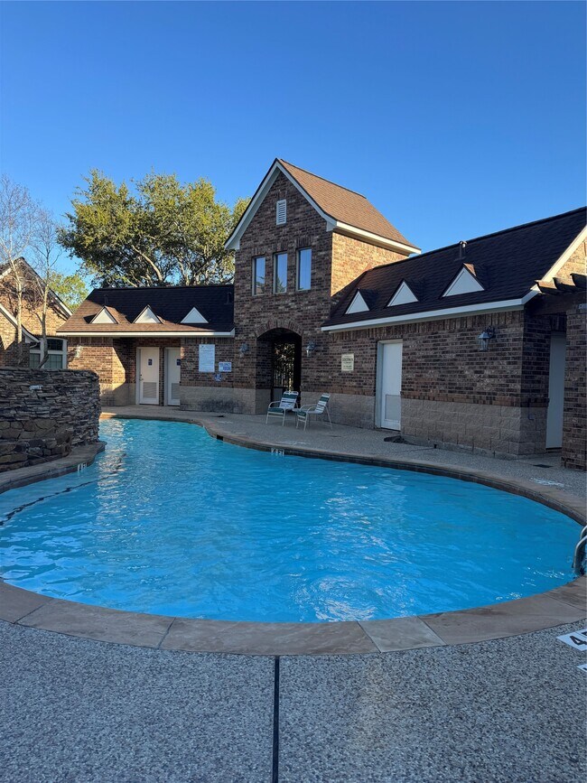 Building Photo - 17719 Brair Arbor