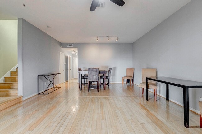 Building Photo - 3800 Tanglewilde St