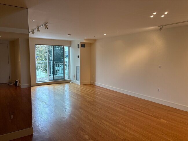 Building Photo - 83 Cambridge Pkwy