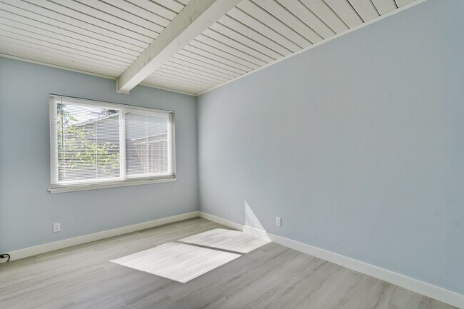 Building Photo - Remodeled 3-bedroom 1 bath