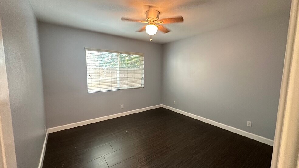 Bedroom with ceiling fan - 426 N Parkside Dr