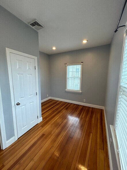 Building Photo - 193 Mount Hope Ave